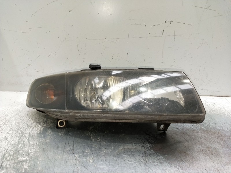 Recambio de faro derecho para seat toledo (1m2) referencia OEM IAM 1M1941002D 67742701 