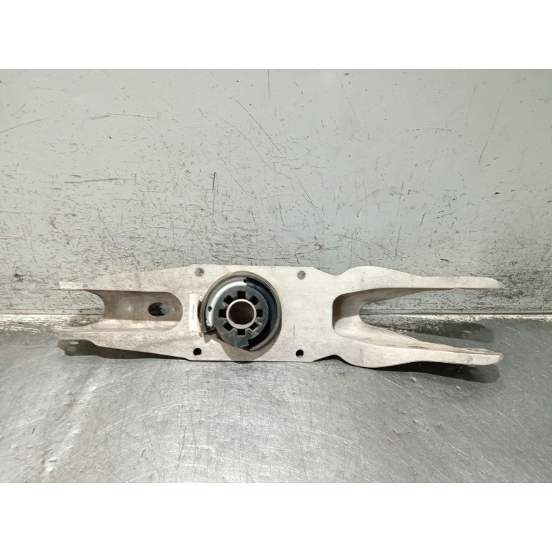 Recambio de brazo suspension inferior trasero izquierdo para mercedes-benz clase gla (bm 247) referencia OEM IAM A2473523700  