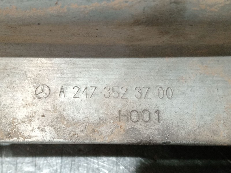 Recambio de brazo suspension inferior trasero izquierdo para mercedes-benz clase gla (bm 247) referencia OEM IAM A2473523700  