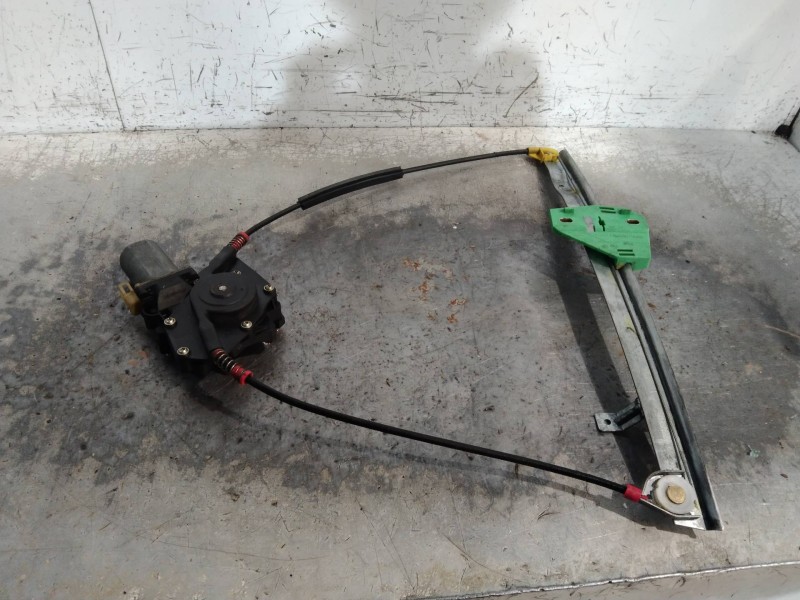 Recambio de elevalunas delantero derecho para ford fiesta berlina básico referencia OEM IAM 0130821683  3P