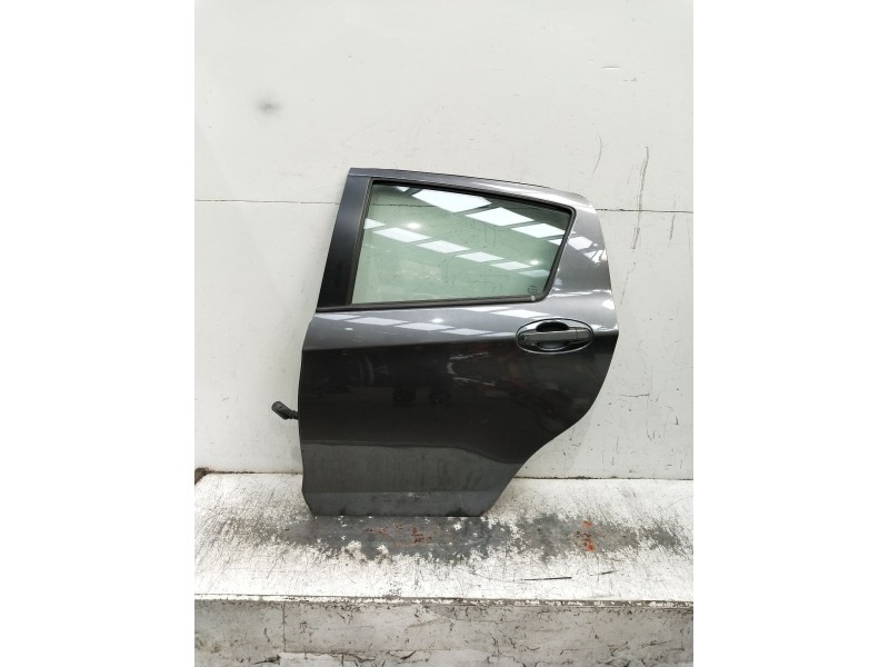 Recambio de puerta trasera derecha para toyota yaris live referencia OEM IAM  5p 