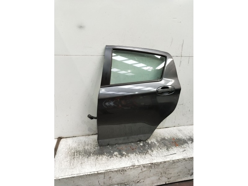 Recambio de puerta trasera derecha para toyota yaris live referencia OEM IAM  5p 