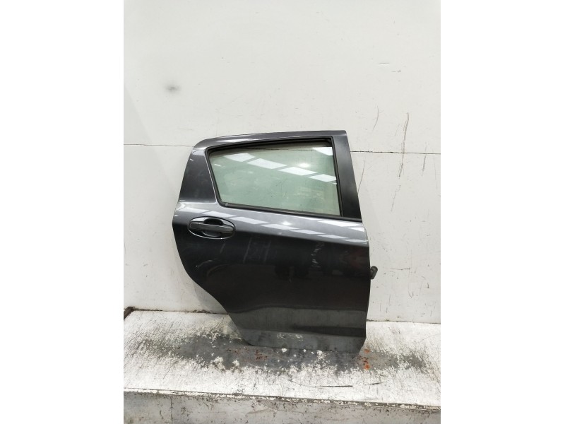 Recambio de puerta trasera izquierda para toyota yaris live referencia OEM IAM  5p 