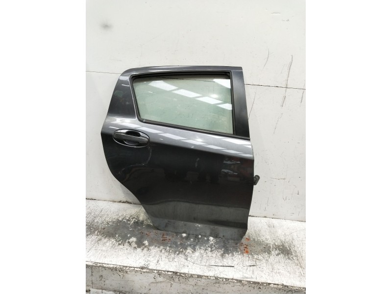 Recambio de puerta trasera izquierda para toyota yaris live referencia OEM IAM  5p 