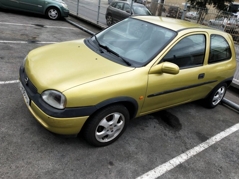 opel corsa b del año 2000
