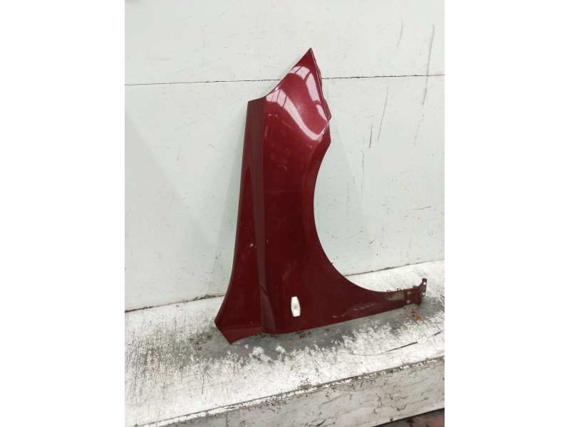 Recambio de aleta delantera derecha para kia carnival referencia OEM IAM   