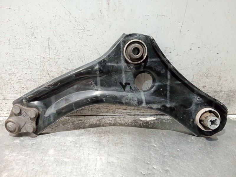 Recambio de brazo suspension inferior delantero derecho para renault megane iv berlina 5p referencia OEM IAM 545042021R  