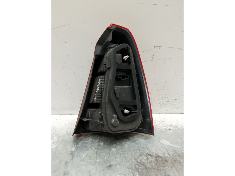 Recambio de piloto trasero izquierdo para dacia logan referencia OEM IAM 8200744760  