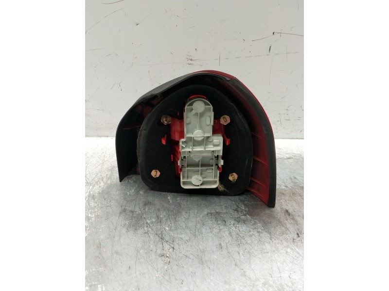 Recambio de piloto trasero derecho para audi a3 (8l) referencia OEM IAM 8l0945095b  