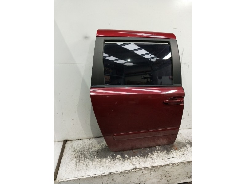 Recambio de puerta lateral corredera derecha para kia carnival referencia OEM IAM  5p 