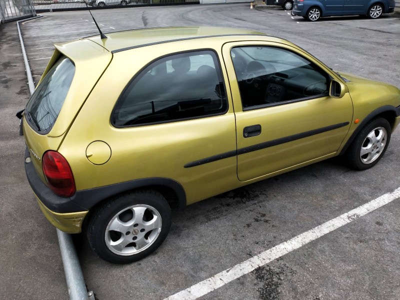 opel corsa b del año 2000