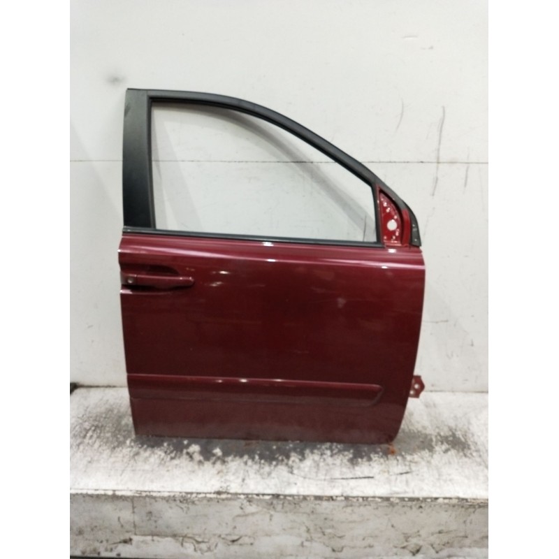 Recambio de puerta delantera derecha para kia carnival referencia OEM IAM  5p 