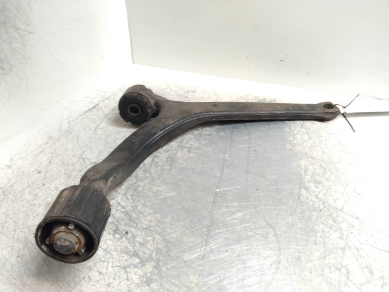 Recambio de brazo suspension inferior delantero derecho para peugeot 605 2.5 turbodiesel cat referencia OEM IAM   