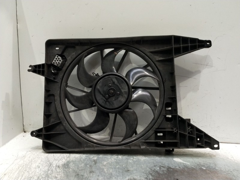 Recambio de electroventilador para dacia logan referencia OEM IAM 01303071078200765566B  