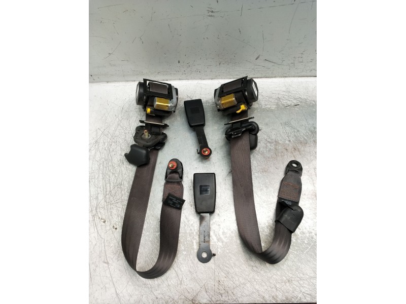 Recambio de juego cinturones delantero para hyundai matrix (fc) 1.6 gls referencia OEM IAM  5p 