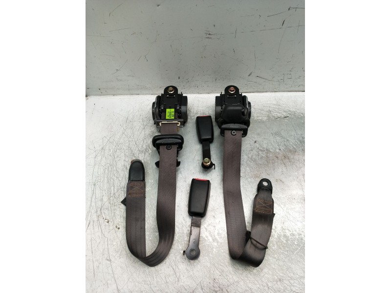 Recambio de juego cinturones delantero para hyundai matrix (fc) 1.6 gls referencia OEM IAM  5p 