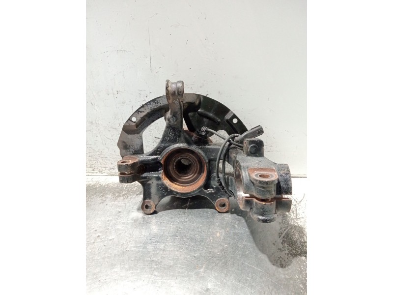Recambio de mangueta delantera izquierda para renault megane iv berlina 5p referencia OEM IAM 411614022R  