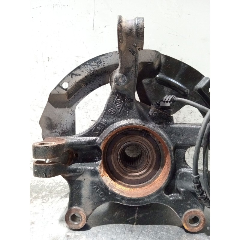 Recambio de mangueta delantera izquierda para renault megane iv berlina 5p referencia OEM IAM 411614022R  