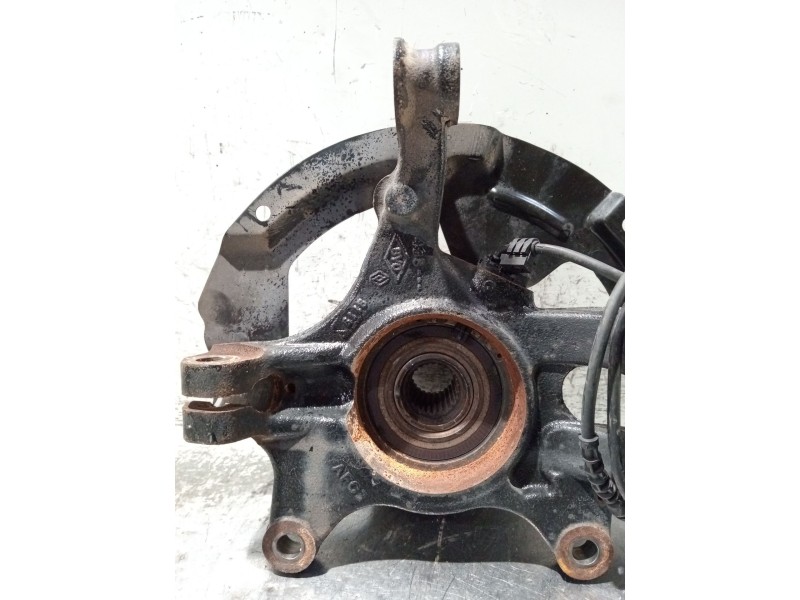 Recambio de mangueta delantera izquierda para renault megane iv berlina 5p referencia OEM IAM 411614022R  