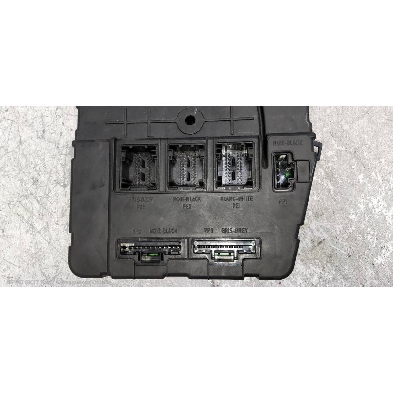 Recambio de caja reles / fusibles para renault megane ii familiar authentique confort referencia OEM IAM 8200351182 S118400150C 