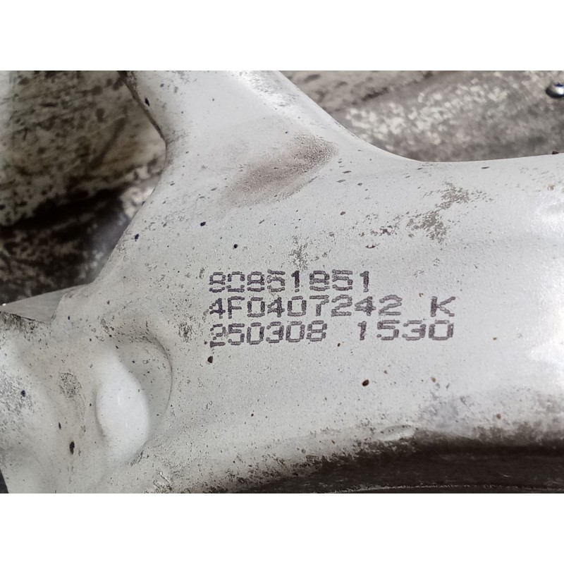 Recambio de mangueta delantera derecha para audi a6 avant (4f5) referencia OEM IAM 4F0407242  