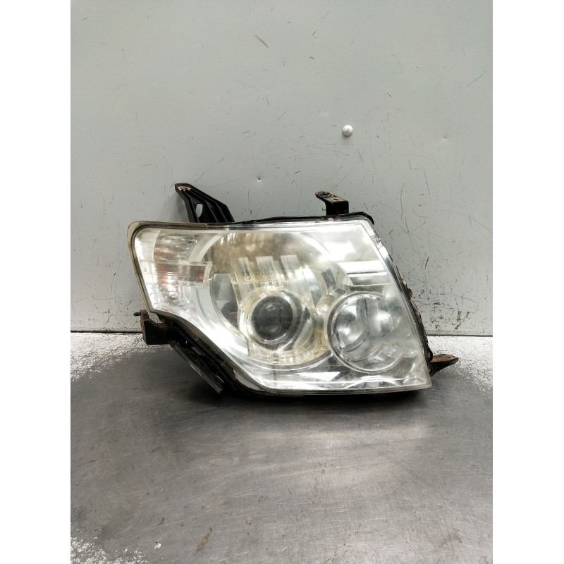 Recambio de faro derecho para mitsubishi montero (v80/v90) referencia OEM IAM 10087873A045053  
