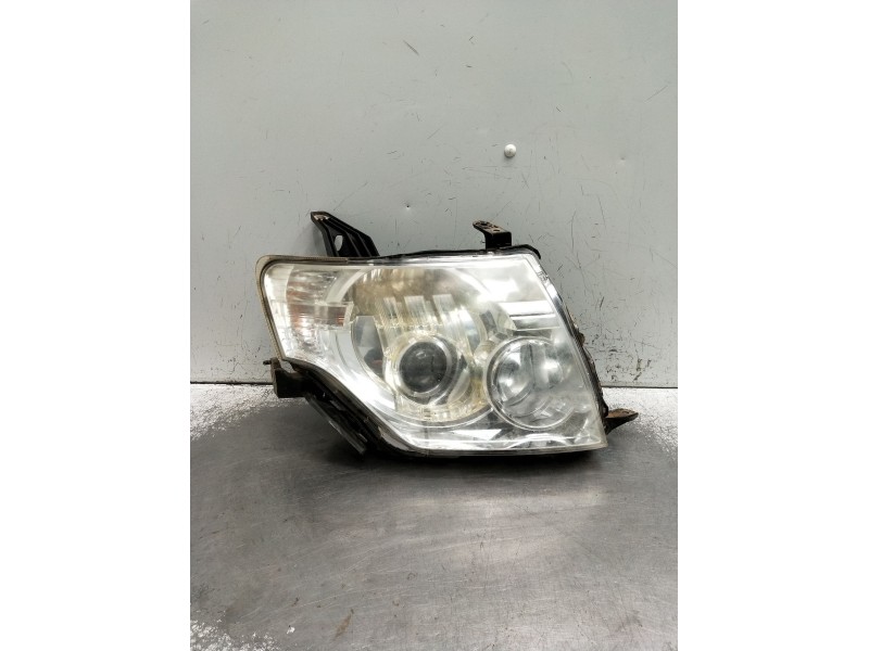 Recambio de faro derecho para mitsubishi montero (v80/v90) referencia OEM IAM 10087873A045053  
