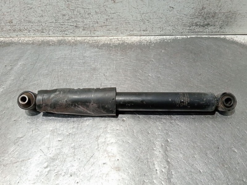 Recambio de amortiguador trasero para kia carnival referencia OEM IAM 553104D400  