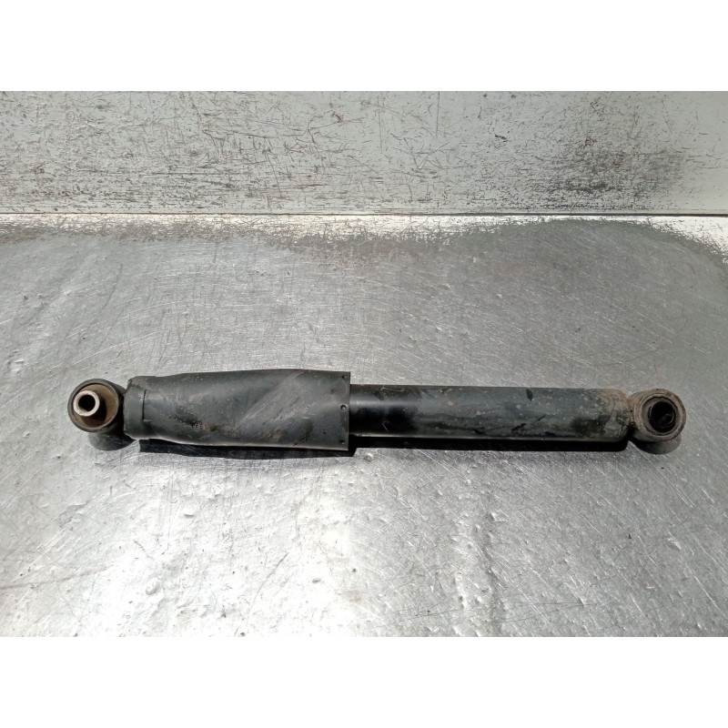 Recambio de amortiguador trasero para kia carnival referencia OEM IAM 553104D400  