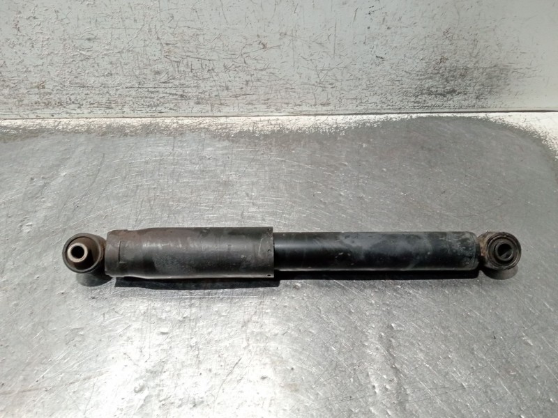 Recambio de amortiguador trasero para kia carnival referencia OEM IAM 553104D400  