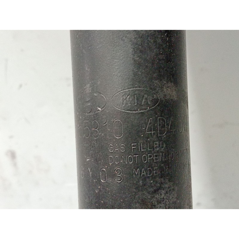 Recambio de amortiguador trasero para kia carnival referencia OEM IAM 553104D400  