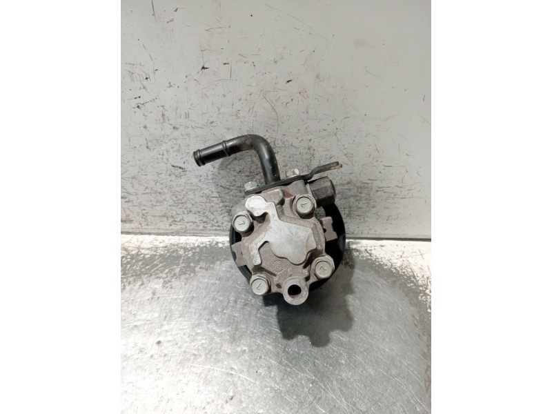 Recambio de bomba direccion para kia carnival referencia OEM IAM   