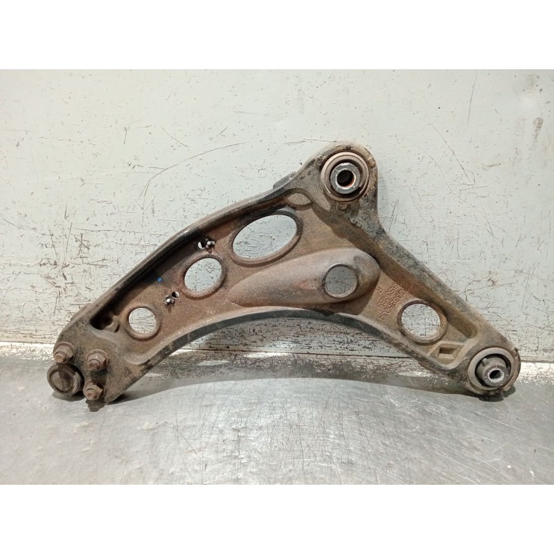 Recambio de brazo suspension inferior delantero derecho para renault trafic caja cerrada (ab 4.01) referencia OEM IAM 8200395034