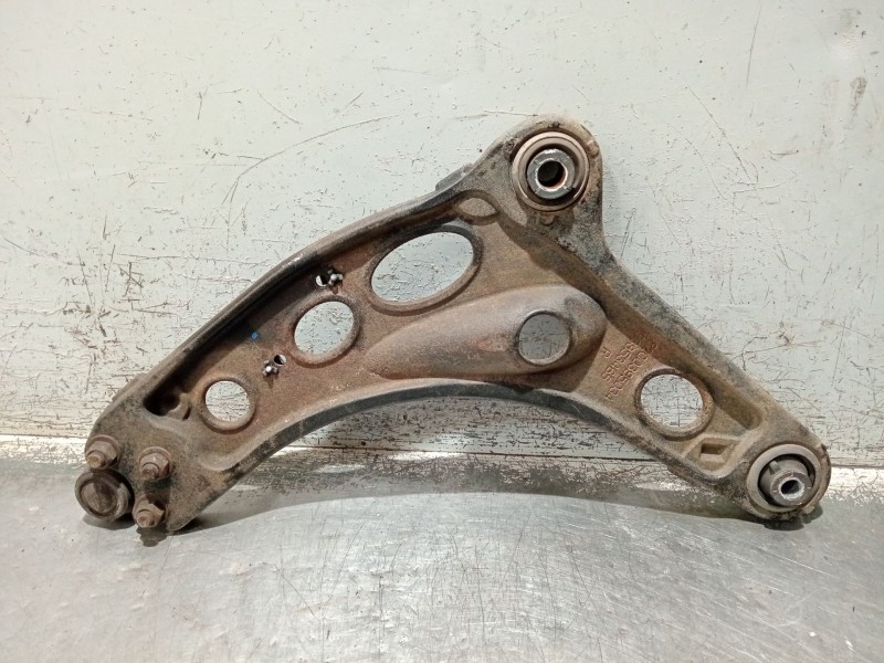 Recambio de brazo suspension inferior delantero derecho para renault trafic caja cerrada (ab 4.01) referencia OEM IAM 8200395034