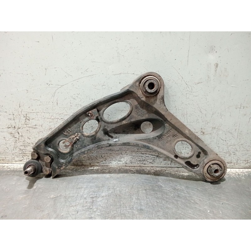 Recambio de brazo suspension inferior delantero izquierdo para renault trafic caja cerrada (ab 4.01) referencia OEM IAM 82003950
