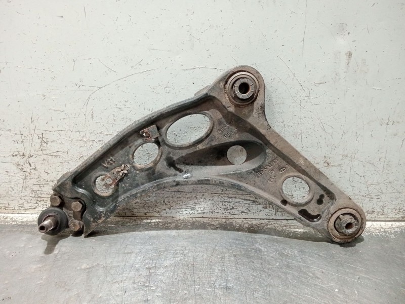 Recambio de brazo suspension inferior delantero izquierdo para renault trafic caja cerrada (ab 4.01) referencia OEM IAM 82003950