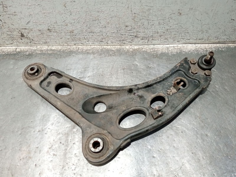 Recambio de brazo suspension inferior delantero izquierdo para renault trafic caja cerrada (ab 4.01) referencia OEM IAM 82003950