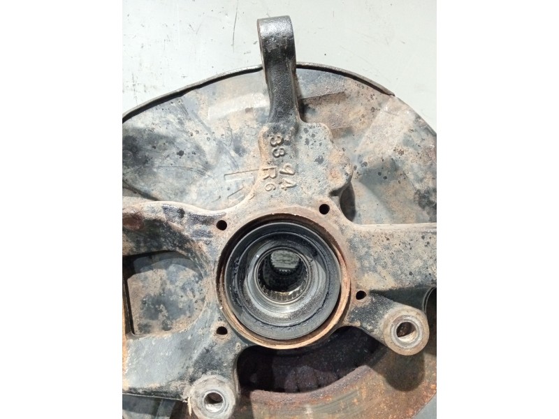 Recambio de mangueta delantera derecha para mitsubishi montero (v20/v40) referencia OEM IAM   