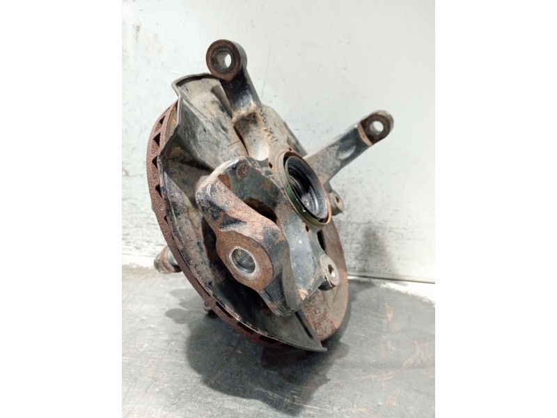 Recambio de mangueta delantera derecha para mitsubishi montero (v20/v40) referencia OEM IAM   