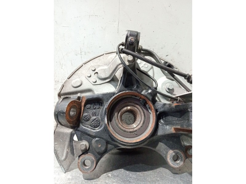 Recambio de mangueta delantera izquierda para citroën c4 spacetourer 1.2 referencia OEM IAM 9815285180  