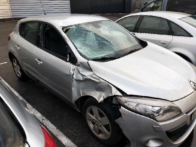 renault megane iii berlina 5 p del año 2009