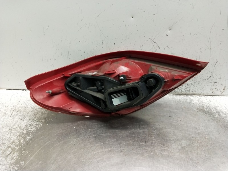 Recambio de piloto trasero derecho para peugeot 207 cc referencia OEM IAM 968017908000  