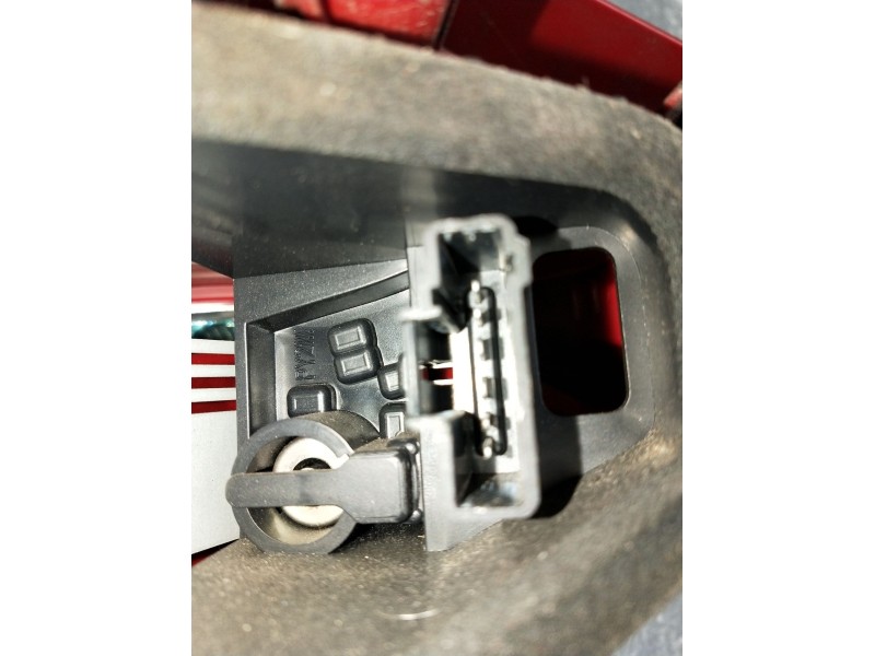 Recambio de piloto trasero derecho para peugeot 207 cc referencia OEM IAM 968017908000  