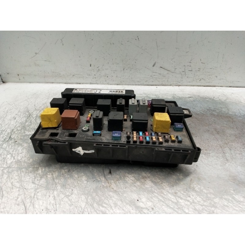 Recambio de caja reles / fusibles para opel astra gtc referencia OEM IAM 132502315dk00946420  