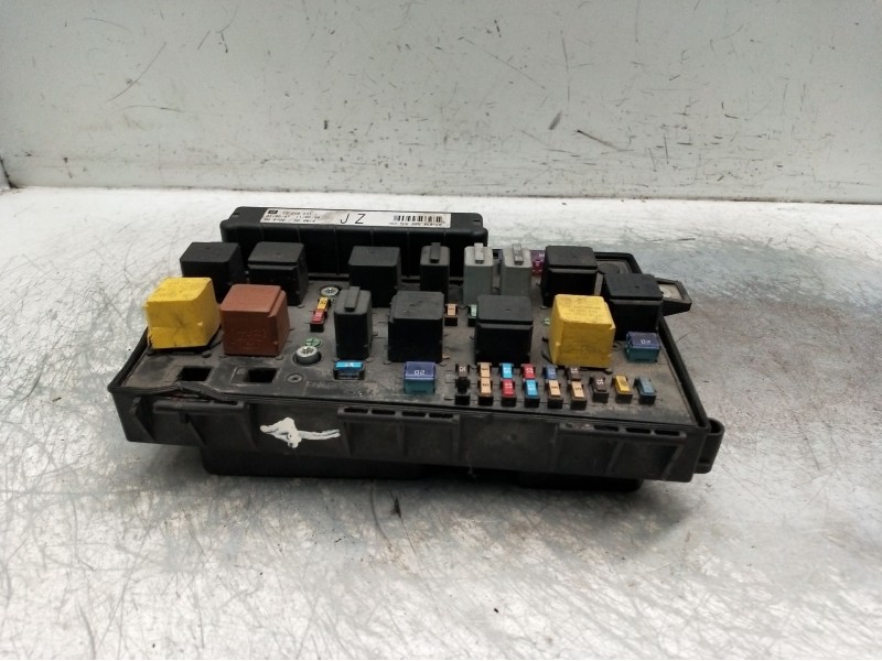 Recambio de caja reles / fusibles para opel astra gtc referencia OEM IAM 132502315dk00946420  