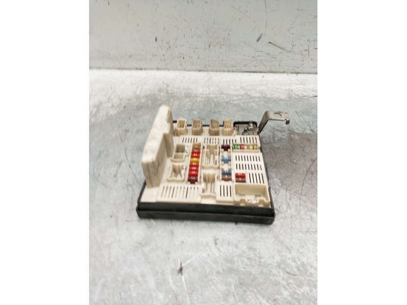 Recambio de caja reles / fusibles para renault scenic ii authentique referencia OEM IAM 8200481863  