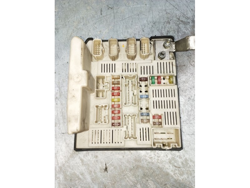 Recambio de caja reles / fusibles para renault scenic ii authentique referencia OEM IAM 8200481863  
