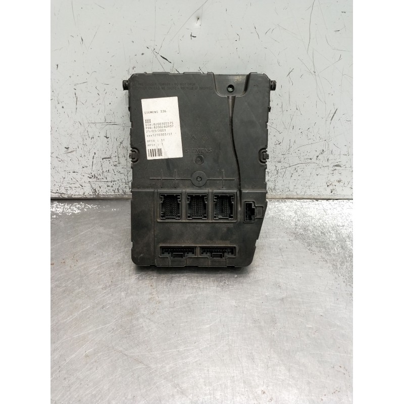 Recambio de caja reles / fusibles para renault megane ii berlina 5p referencia OEM IAM S118400200I82003055758200280937  