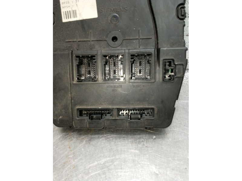 Recambio de caja reles / fusibles para renault megane ii berlina 5p referencia OEM IAM S118400200I82003055758200280937  
