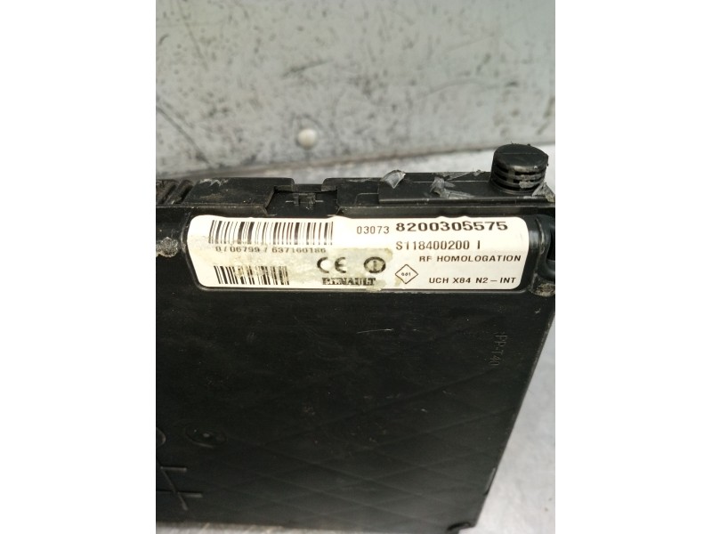 Recambio de caja reles / fusibles para renault megane ii berlina 5p referencia OEM IAM S118400200I82003055758200280937  